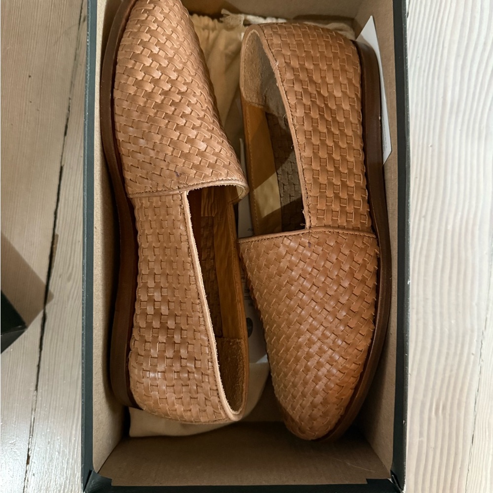 Like new Nisolo Woven Mara Tan Slip On Loafers